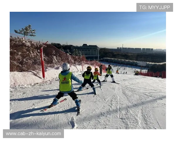 冰雪运动俱乐部完善少儿滑雪教学的陪练与监护体系，冰雪运动项目及注意事项